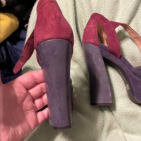 Report Burgundy and Purple Platform Heels - Picture 2 of 4